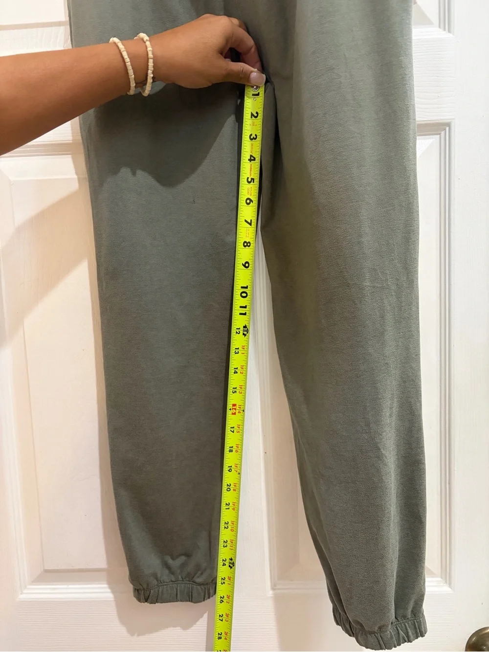 Vuori Performance Jogger Olive Green Sweatpants Women’s Medium